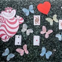 Detalles temáticos con mariposas y cartas