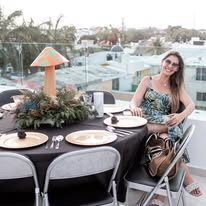 Mesa con decoración y montaje